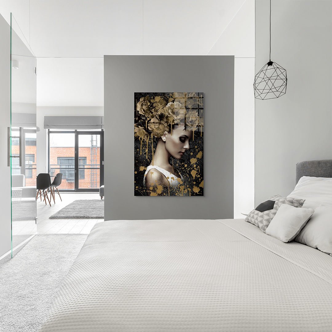 Vrouw met gouden bloemen glasschilderij interieur